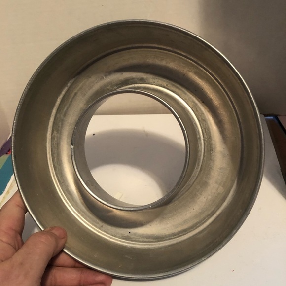Vintage Aluminum Bundt Cake Pan- jello or Savarian mold - great farmhouse - gift - Picture 3 of 8